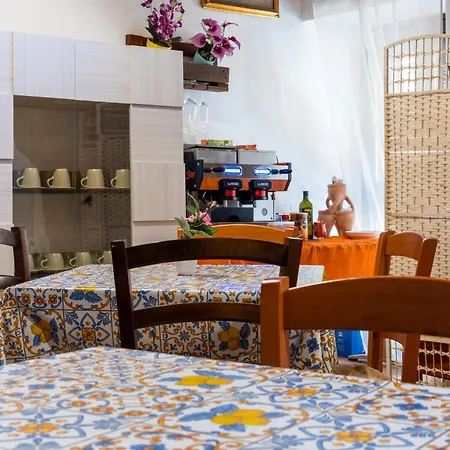 Alojamento de Acomodação e Pequeno-almoço Le Teste Di Moro Al Duomo 3*